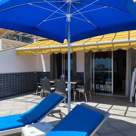 Billy'S Beachfront Apartment With Pool Access Пуерто де Мохан Екстериор снимка