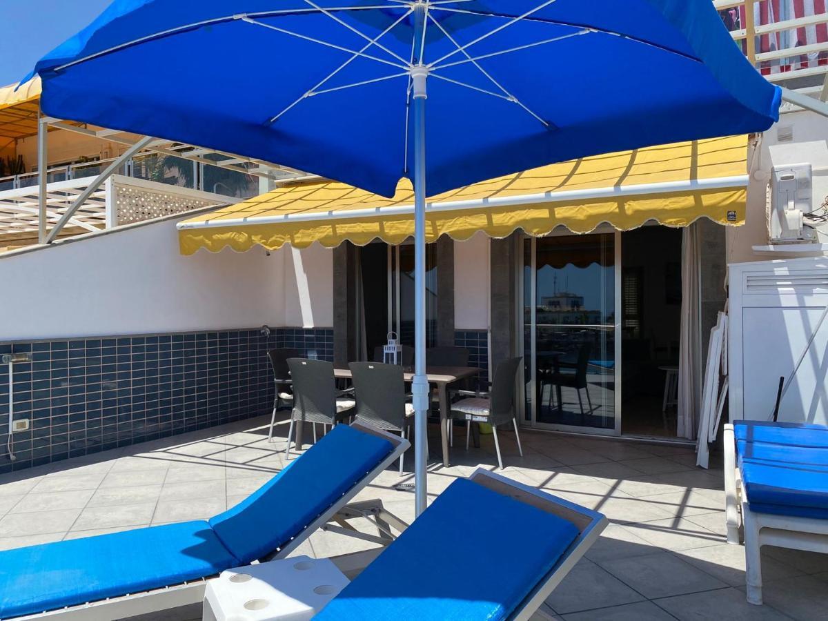 Billy'S Beachfront Apartment With Pool Access Пуерто де Мохан Екстериор снимка