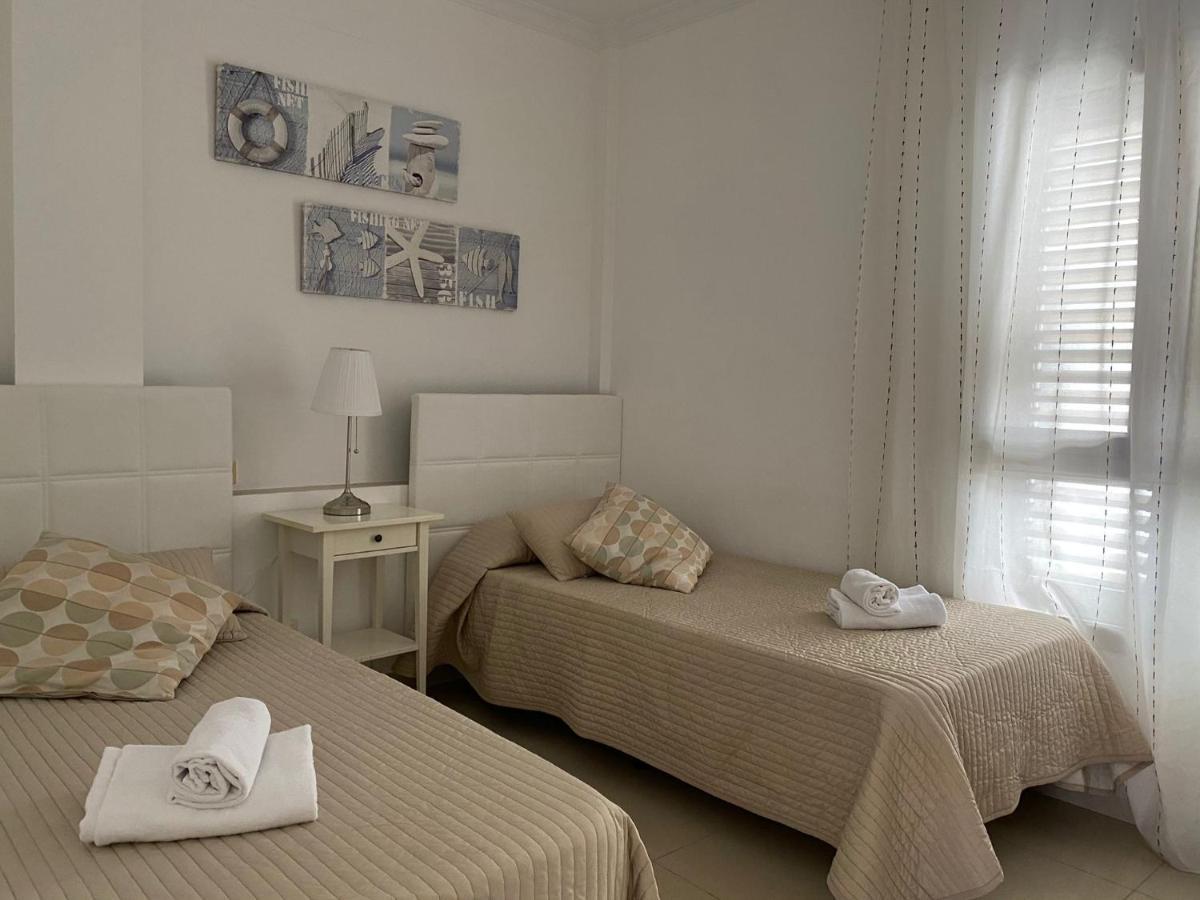 Billy'S Beachfront Apartment With Pool Access Пуерто де Мохан Екстериор снимка