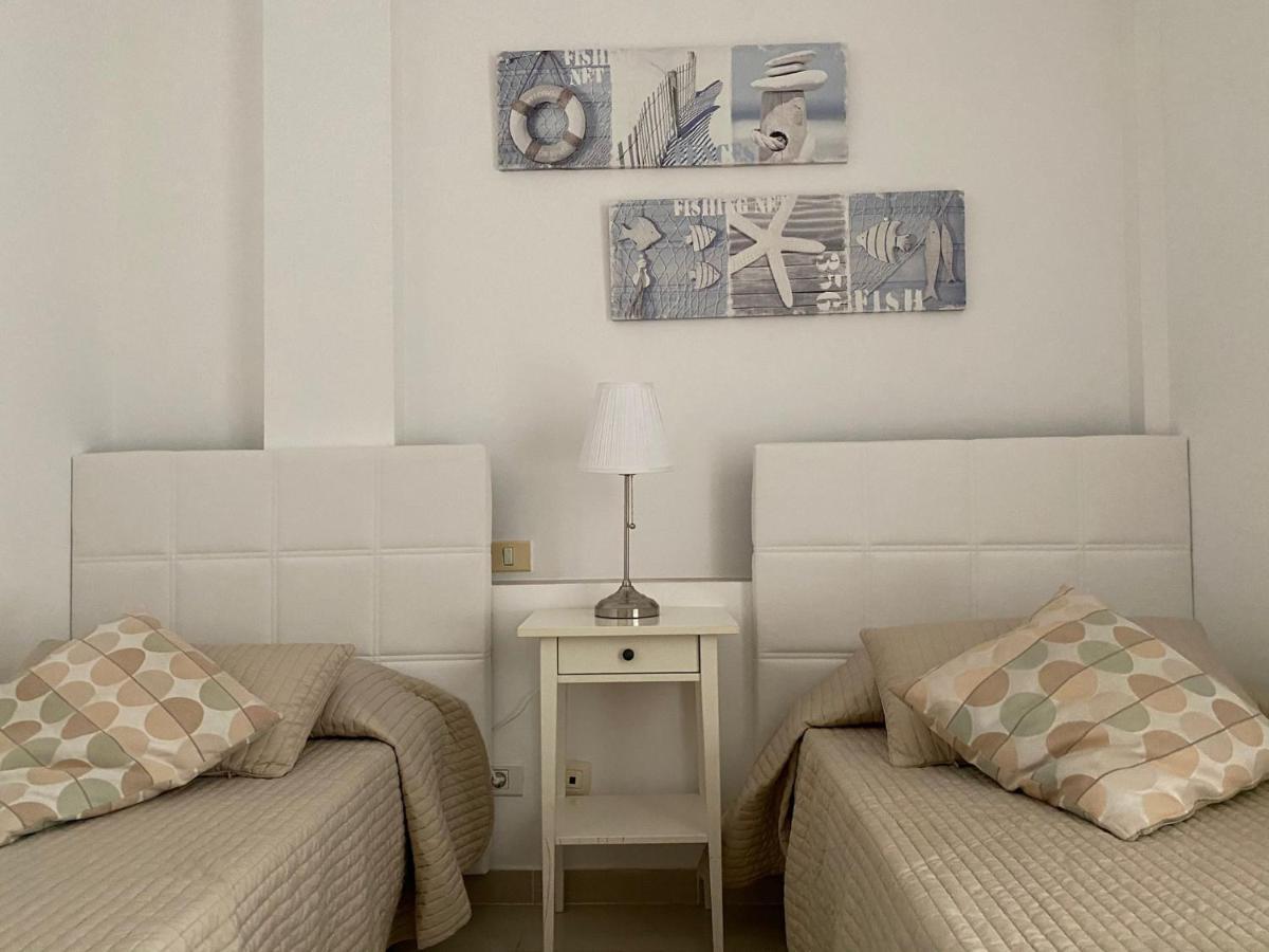 Billy'S Beachfront Apartment With Pool Access Пуерто де Мохан Екстериор снимка